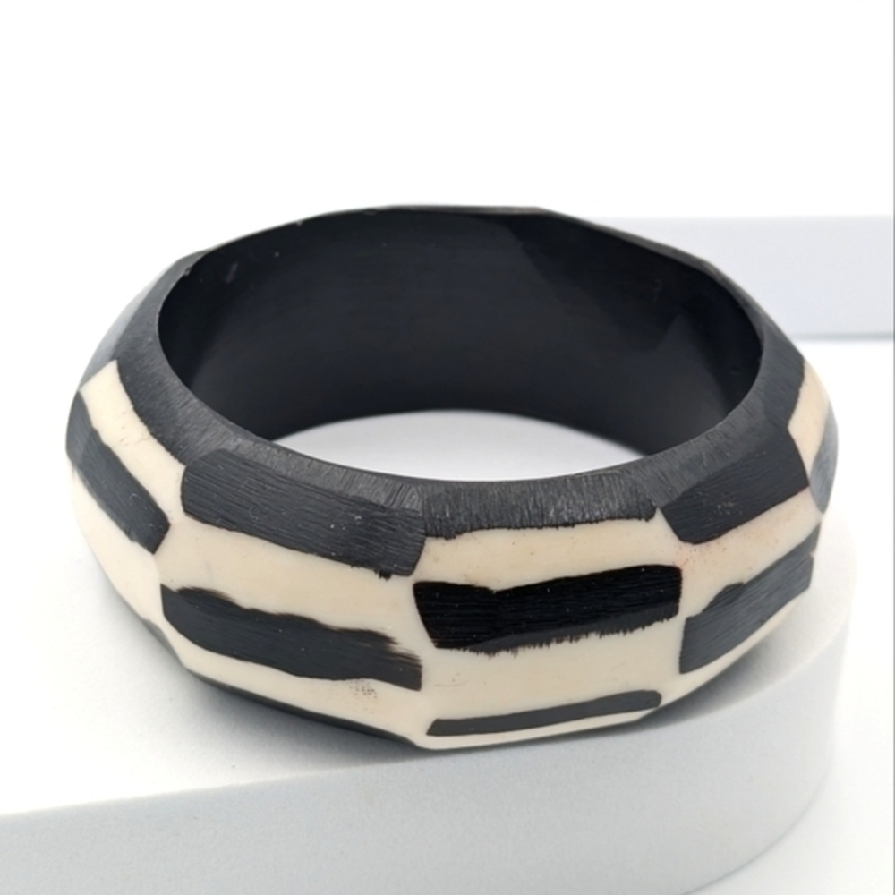 Vintage chunky black and white bangle bracelet.